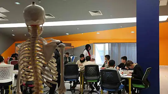 Bilim Merkezi, öğrencileri bilimle tanıştırmaya devam ediyor