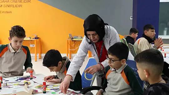 Bilim Merkezi, öğrencileri bilimle tanıştırmaya devam ediyor