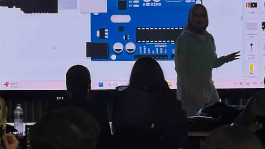 Bilişim Akademisi'nde Fen Bilgisi öğretmen adaylarına eğitim