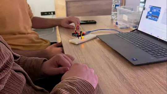 Bilişim Akademisi'nde Fen Bilgisi öğretmen adaylarına eğitim