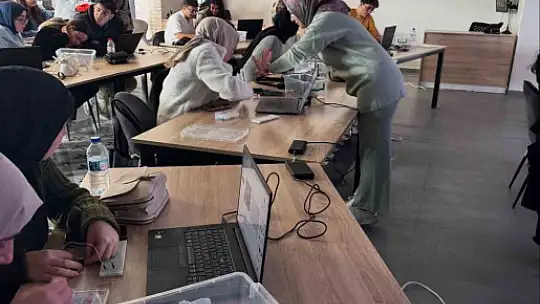 Bilişim Akademisi'nde Fen Bilgisi öğretmen adaylarına eğitim