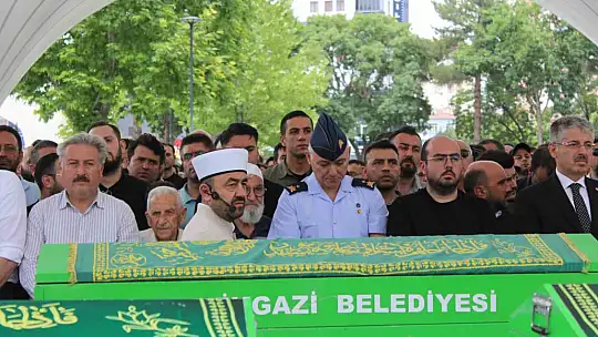Bisikletten düşerek hayatını kaybeden özel kalem müdürü toprağa verildi