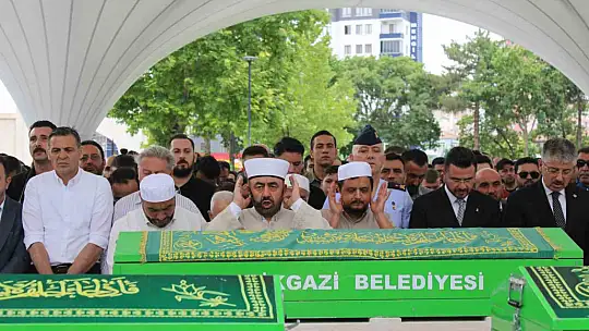Bisikletten düşerek hayatını kaybeden özel kalem müdürü toprağa verildi