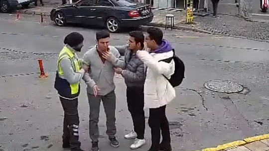 Boğazına şeker kaçan genci Heimlich manevrası ile kurtardı