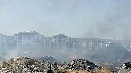 Boş arazide çıkan atık yangını söndürüldü