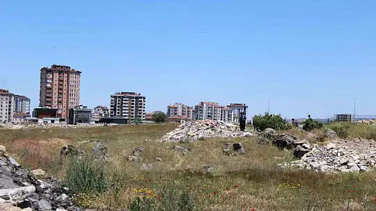 Boş arazide erkek cesedi bulundu