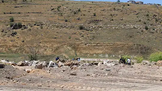 Boş arazide erkek cesedi bulundu