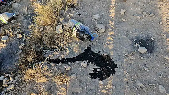 Boş arazideki siyah sıvı dolu bidonlar ekipleri harekete geçirdi