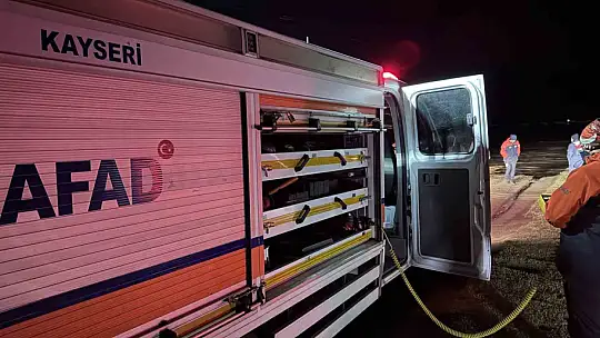 Botla açıldıkları gölde mahsur kaldılar: 2 saatlik çalışmayla kurtarıldılar