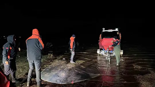 Botla açıldıkları gölde mahsur kaldılar: 2 saatlik çalışmayla kurtarıldılar