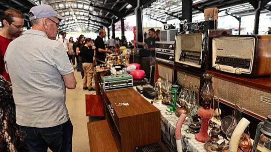 Bu pazar antikacılar buluşuyor