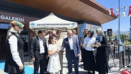 Bu sergide eserlerin kokusu misafirleri karşıladı