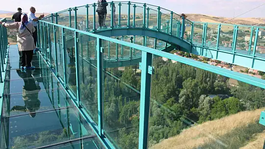 Bünyan Cam Teras ziyaretçi akınına uğradı: 250 bin kişi ziyaret etti