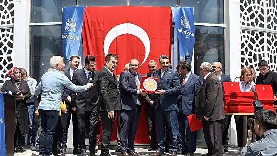 Bünyan'da engeller el ele aşılıyor