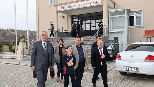 Bünyan'da Gazze ve Doğu Türkistan için düzenlenen hayır panayırına yoğun ilgi