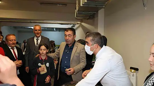 Bünyan'da Gazze ve Doğu Türkistan için düzenlenen hayır panayırına yoğun ilgi