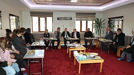 Bünyan'da Gazze ve Doğu Türkistan için düzenlenen hayır panayırına yoğun ilgi