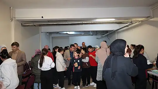 Bünyan'da Gazze ve Doğu Türkistan için düzenlenen hayır panayırına yoğun ilgi