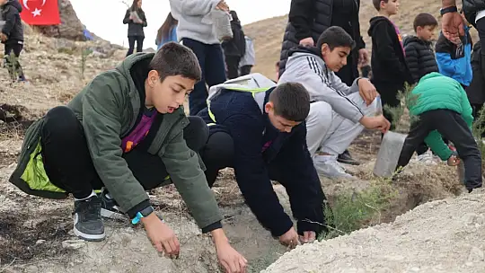 Bünyan'da Milli Ağaçlandırma Günü'nde fidanlar toprakla buluştu