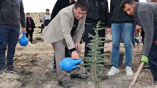 Bünyan'da Milli Ağaçlandırma Günü'nde fidanlar toprakla buluştu
