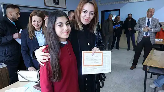 Bünyan'da öğrencilerin karne sevinci