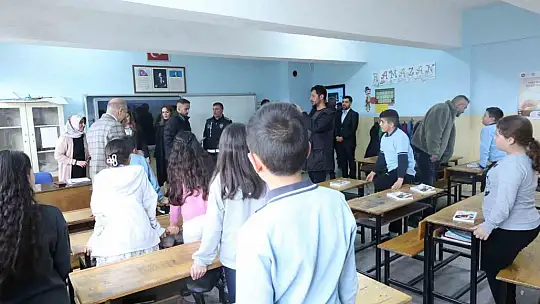 Bünyan'da öğrencilerin karne sevinci