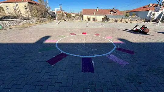 Bünyan'da okul yolları renklendirildi