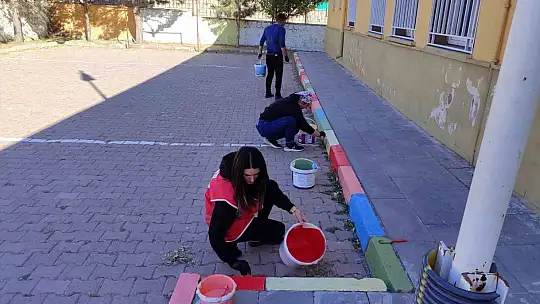 Bünyan'da okul yolları renklendirildi