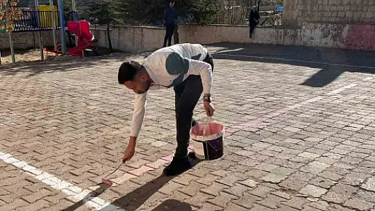 Bünyan'da okul yolları renklendirildi