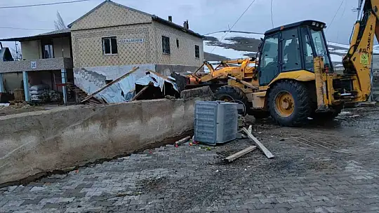 Bünyan'da şiddetli rüzgârın izleri hızla silindi