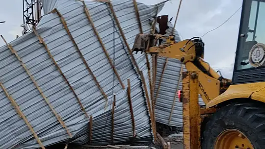 Bünyan'da şiddetli rüzgârın izleri hızla silindi