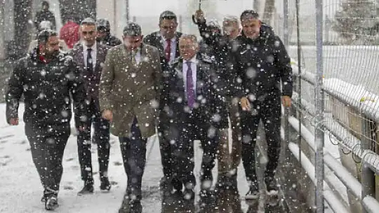 Büyükkılıç, Görme Engelliler B1 Futbol Milli Takımı'nın Kayseri Kampı'nı ziyaret etti