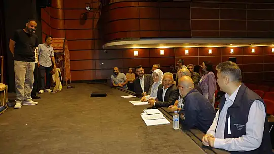 Büyükkılıç, Kayseri Devlet Tiyatrosu'nu inceledi