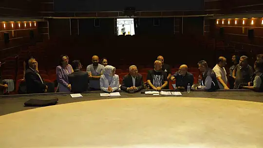 Büyükkılıç, Kayseri Devlet Tiyatrosu'nu inceledi