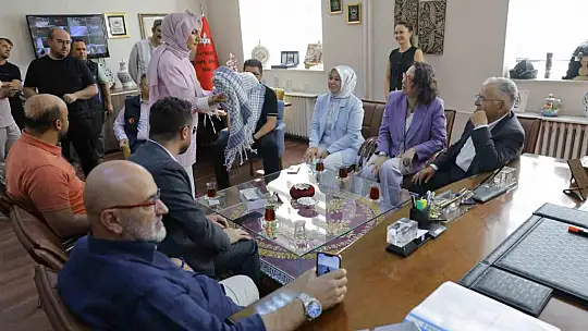Büyükkılıç, Kayseri Devlet Tiyatrosu'nu inceledi