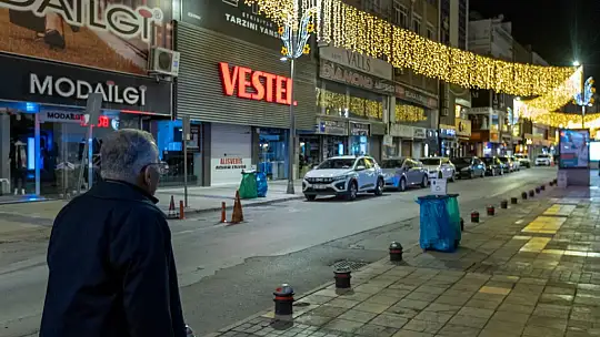 Büyükkılıç, Millet Caddesi'nde yapımı tamamlanan aydınlatma sistemini inceledi