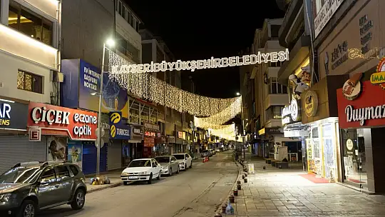 Büyükkılıç, Millet Caddesi'nde yapımı tamamlanan aydınlatma sistemini inceledi