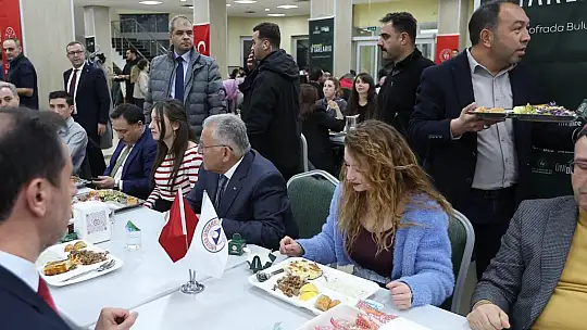 Büyükkılıç, öğrenciler ve siyasi parti temsilcileri ile iftar sofralarında buluştu