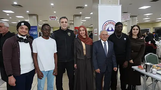 Büyükkılıç, öğrenciler ve siyasi parti temsilcileri ile iftar sofralarında buluştu