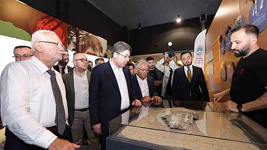 Büyükkılıç'tan Bakan Tunç'a, Kültepe Kaniş Karum ve 7,5 milyon yıllık fosillerin tanıtımı