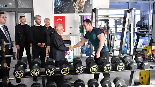 Büyükkılıç ve Boyraz, Talas Mevlana Sosyal Yaşam Merkezi'ni ziyaret etti