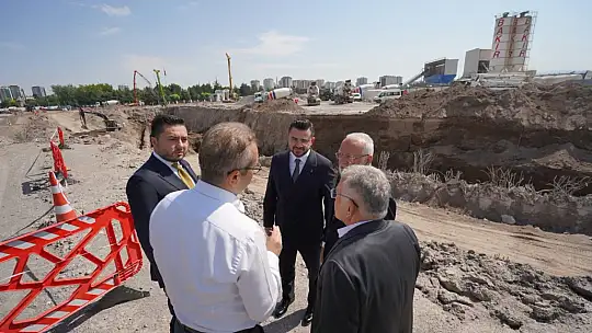 Büyükkılıç ve Elitaş, Kartal Katlı Kavşağı'ndaki çalışmaları yerinde inceledi