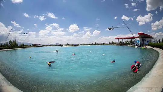 Büyükşehir, 2025 yılında 842 bin sporseveri buluşturdu: Sporun merkezi Kayseri