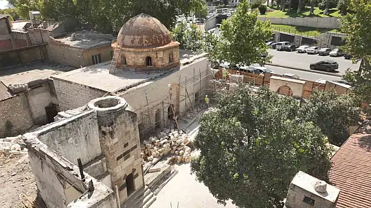 Büyükşehir, 6 şubat depremlerinden etkilenen tarihi Boğazkesen Camii'nin yaralarını sarıyor
