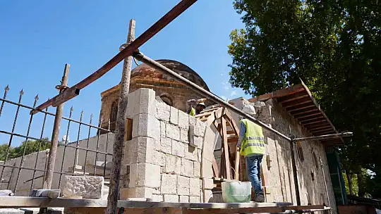 Büyükşehir, 6 şubat depremlerinden etkilenen tarihi Boğazkesen Camii'nin yaralarını sarıyor