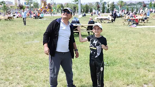 Büyükşehir, baharın renklerini uçurtmalarla gökyüzüne yansıttı