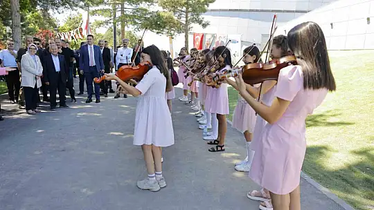 Büyükşehir Belediyesi Konservatuvarı'nda bin 865 kursiyer sertifika aldı