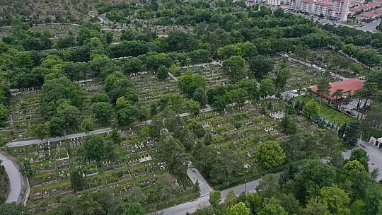 Büyükşehir Belediyesi, mezarlıkları bayram ziyaretine hazırladı