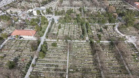 Büyükşehir Belediyesi, mezarlıkları bayram ziyaretine hazırladı