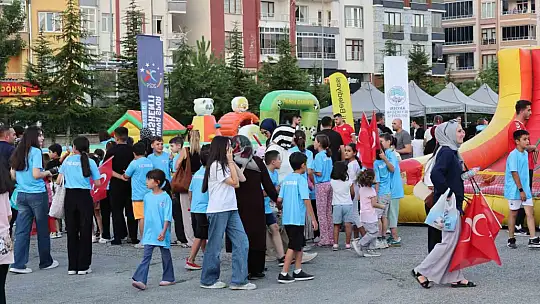 Büyükşehir Belediyesi Spor A.Ş., Âşık Seyrani Festivali'nde miniklerin neşesine ortak oldu